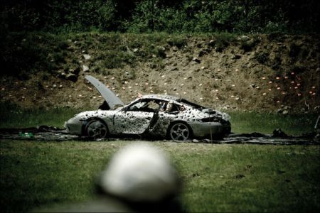 Расстрел Porsche 911 Carrera (16 фото )