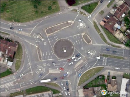 The Magic Roundabout (Волшебный объездной путь) (22 фото + 1 видео)
