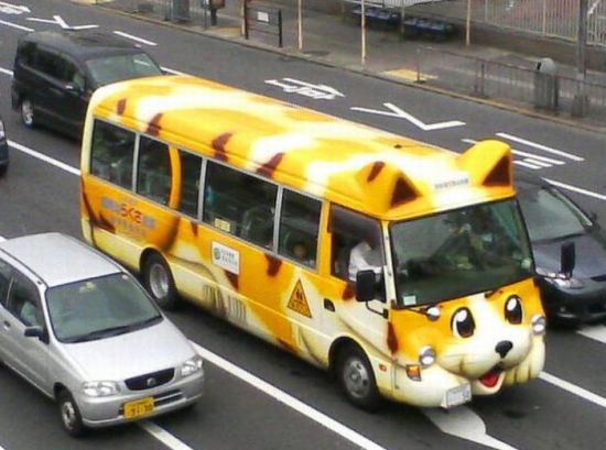 Школьные автобусы в Японии (26 фото)