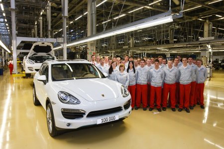 Porsche выплатит каждому сотруднику 9 000 евро
