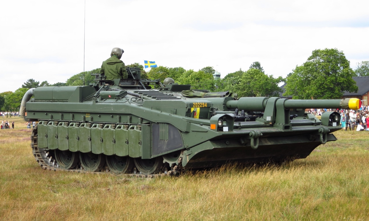 Stridsvagn 103 - шведский основной боевой танк