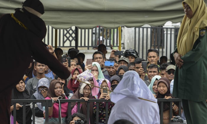 Почему в Индонезии женщин воспитывают палками