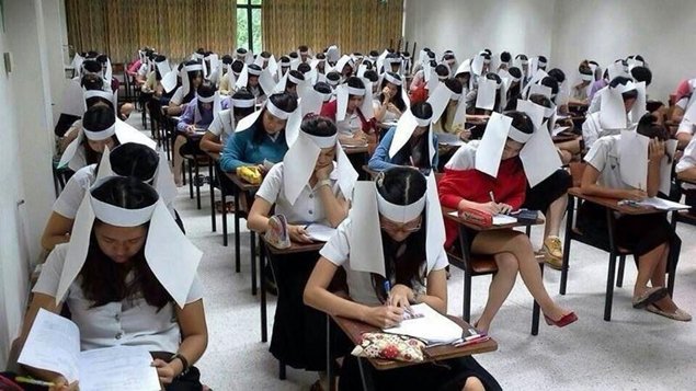 Таиландские студенты которые надевали бумажные шоры