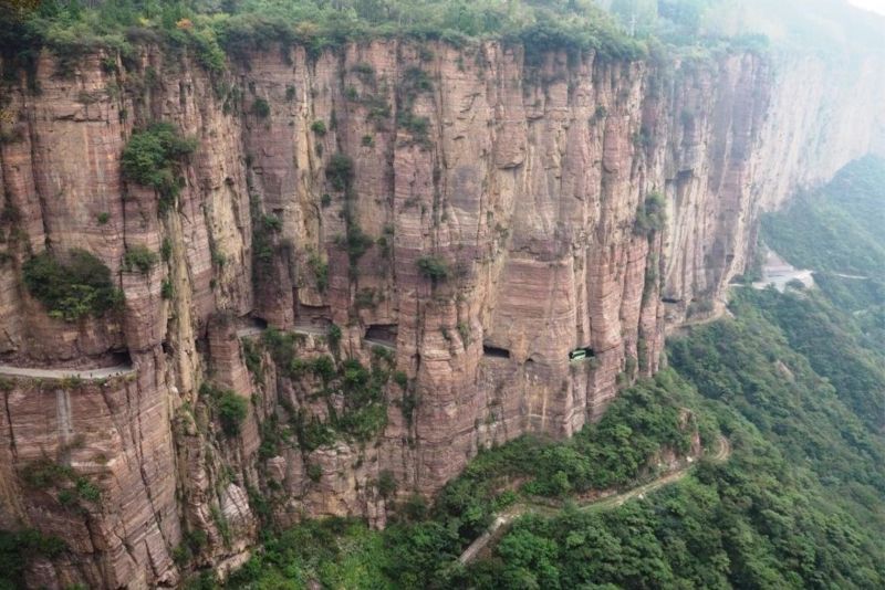 Туннель в скале Guoliang
