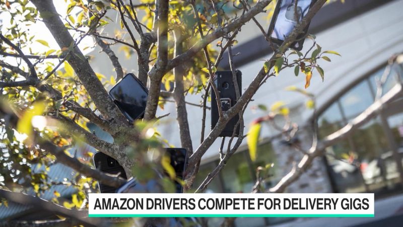Водители Amazon вешают на деревья смартфоны что бы получить больше заказов