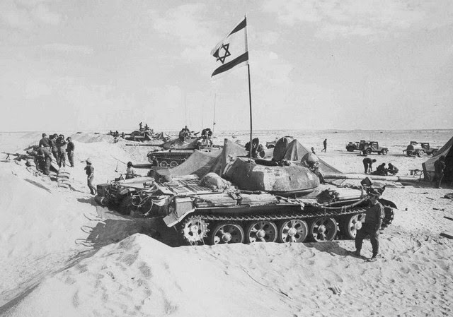 Брошенные египтянами Т-54 на западном берегу Суэцкого канала